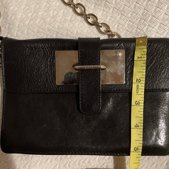 There is no discoloration on the gold. It’s just the shadow from the camera!? - Picture 4 of 6